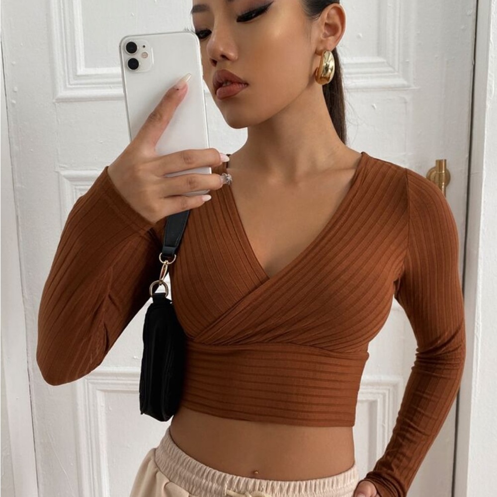 Long sleeve V neck